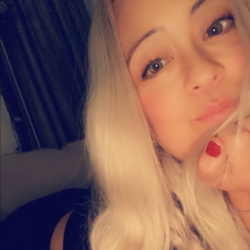 Meet your Posher, Elizabeth